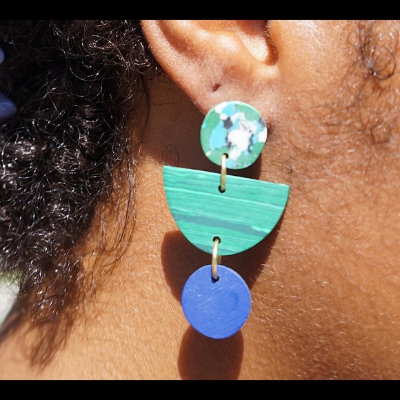 FOREST GREEN CLAY EARRINGS - Picture 2 of 2